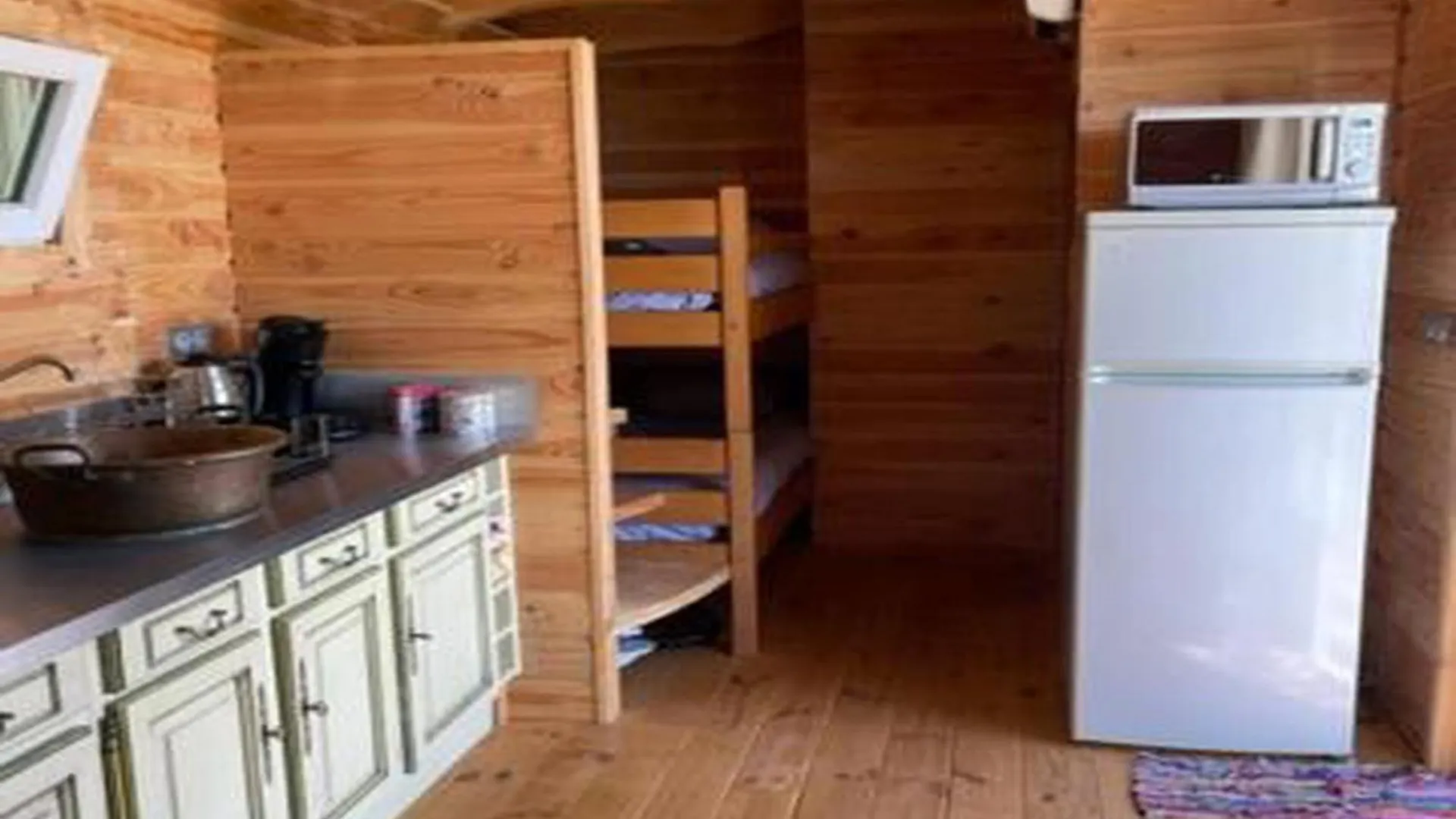 La Roulotte Du Verdon Quinson Capsule hotel